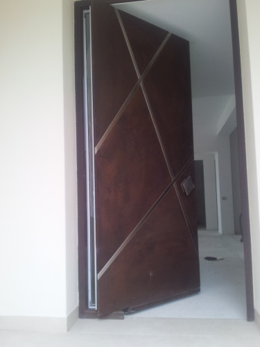 Palazzolo Michele e Figlio a Cinisi (Palermo) realizza porta d'ingresso cor-ten